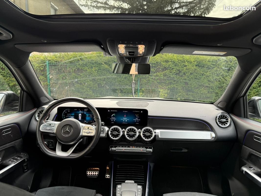 Photo of Mercedes-Benz GLB